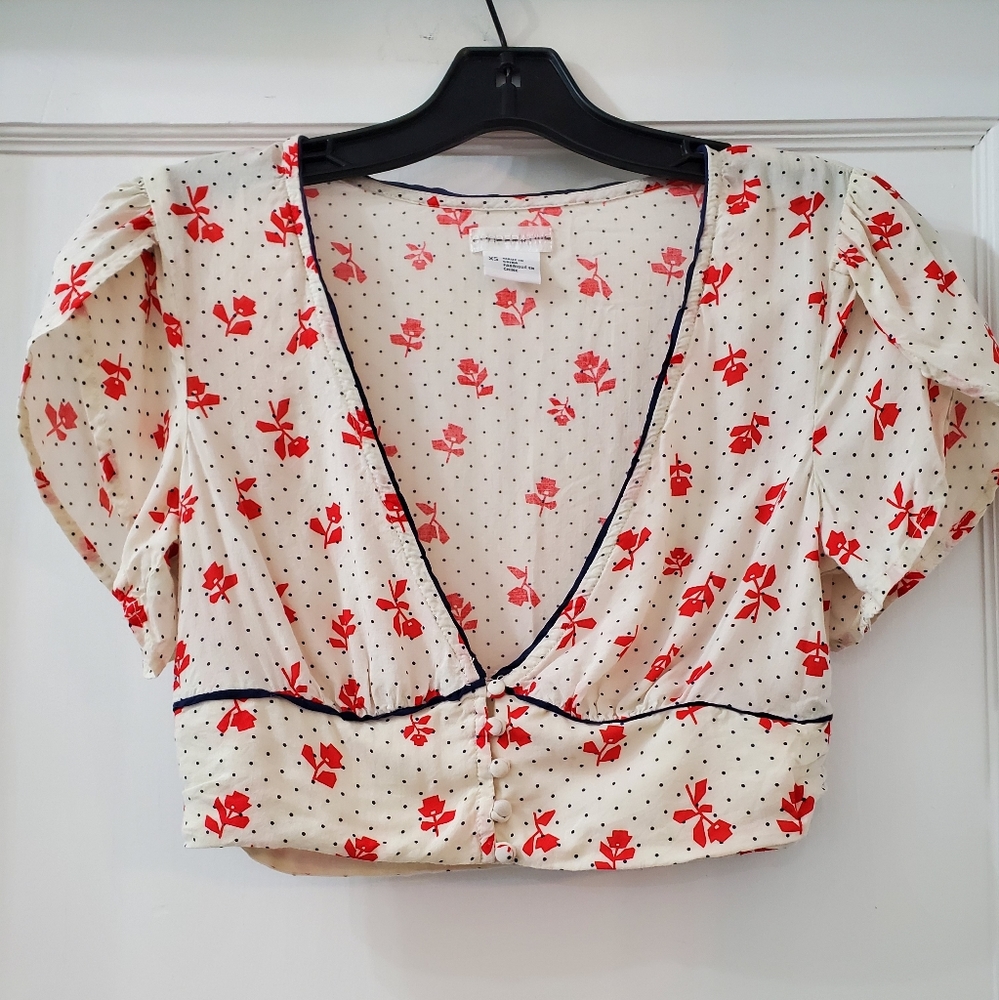 Tulip Sleeve Crop Top